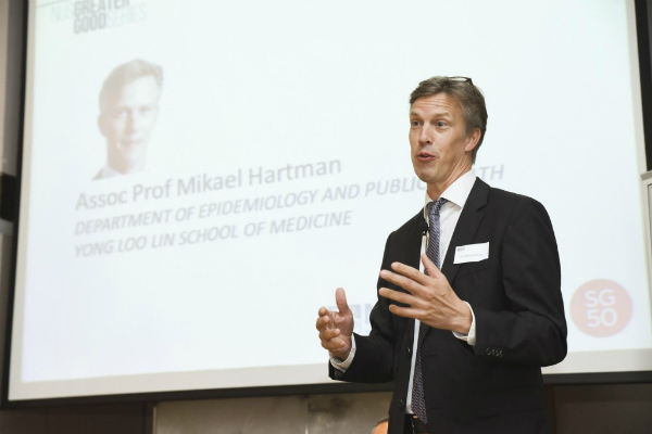 Giáo sư, bác sĩ Singapore Mikael Hartman chia sẻ về bệnh ung thư vú.