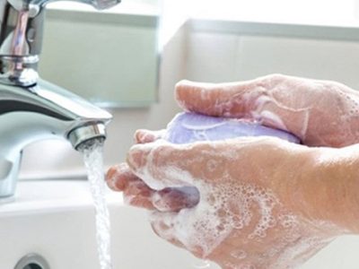 Rửa tay với xà phòng ngừa cúm gia cầm