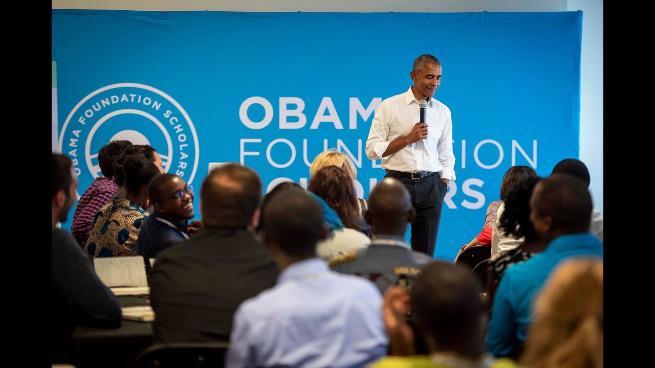 Obama tại một buổi gặp mặt với sinh viên Đại học Chicago