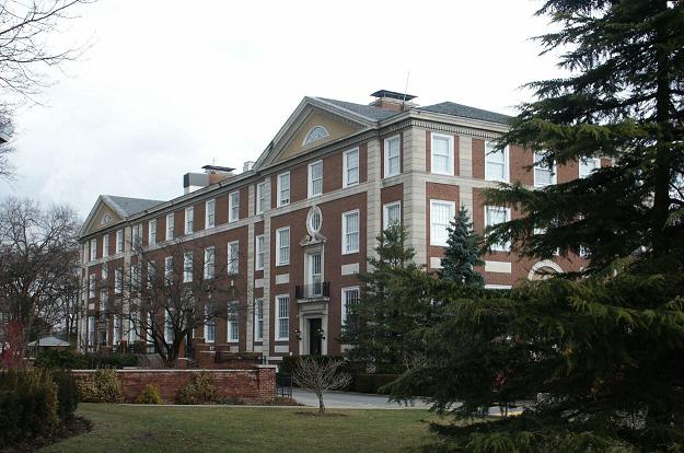 Trường Đại học Adelphi - Mỹ