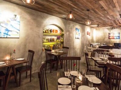 Không gian Nossa Steakhouse với tông màu nhã nhặn tạo cảm giác ấm cúng cho thực khách