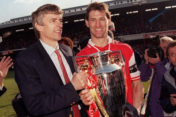 Wenger cùng Tony Adams 