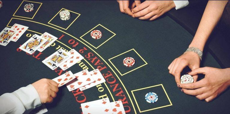Trong hướng dẫn chơi Blackjack, việc hiểu và áp dụng các nguyên tắc và quy tắc chơi là quan trọng để đạt được thành công